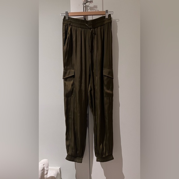 Z Supply Rory Cargo Jogger in Kelp - Picture 7 of 8